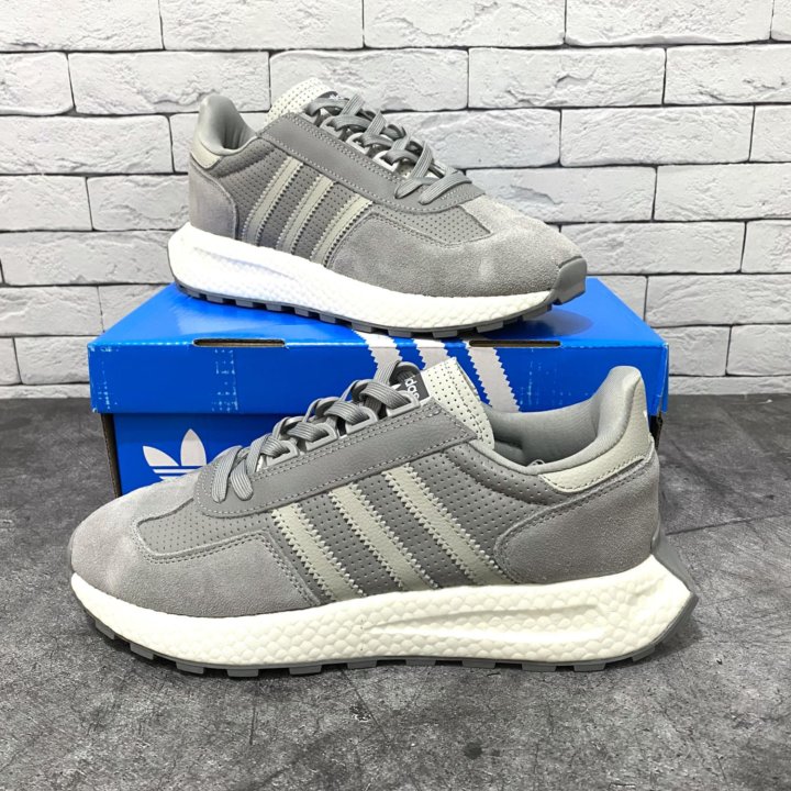 Кроссовки adidas retropy