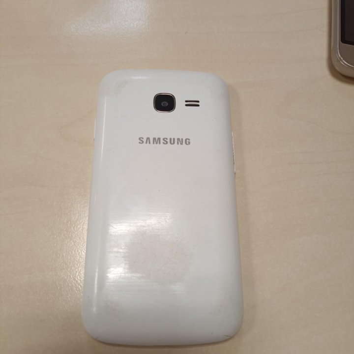 Телефон SAMSUNG Galaxy J1