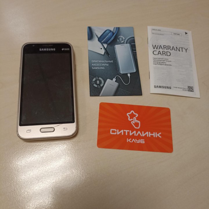 Телефон SAMSUNG Galaxy J1