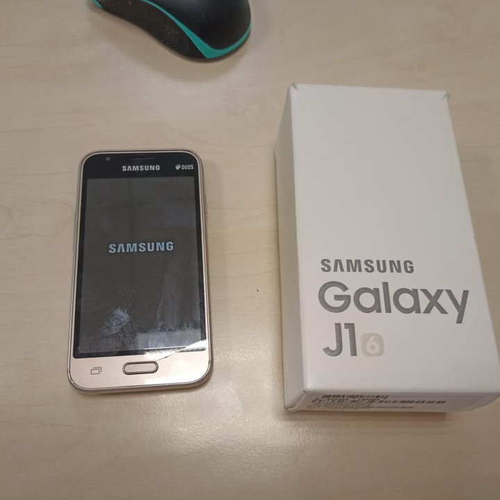 Телефон SAMSUNG Galaxy J1