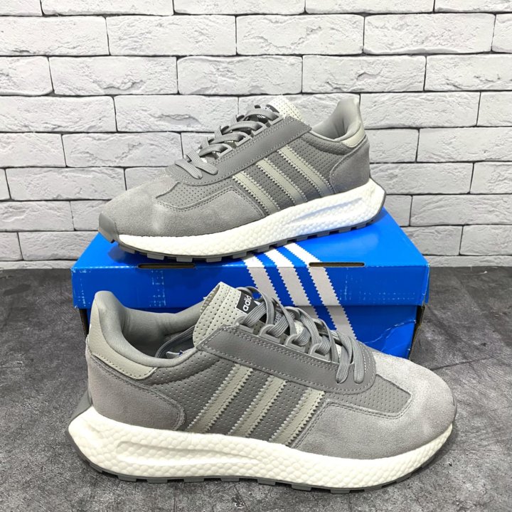 Кроссовки adidas retropy