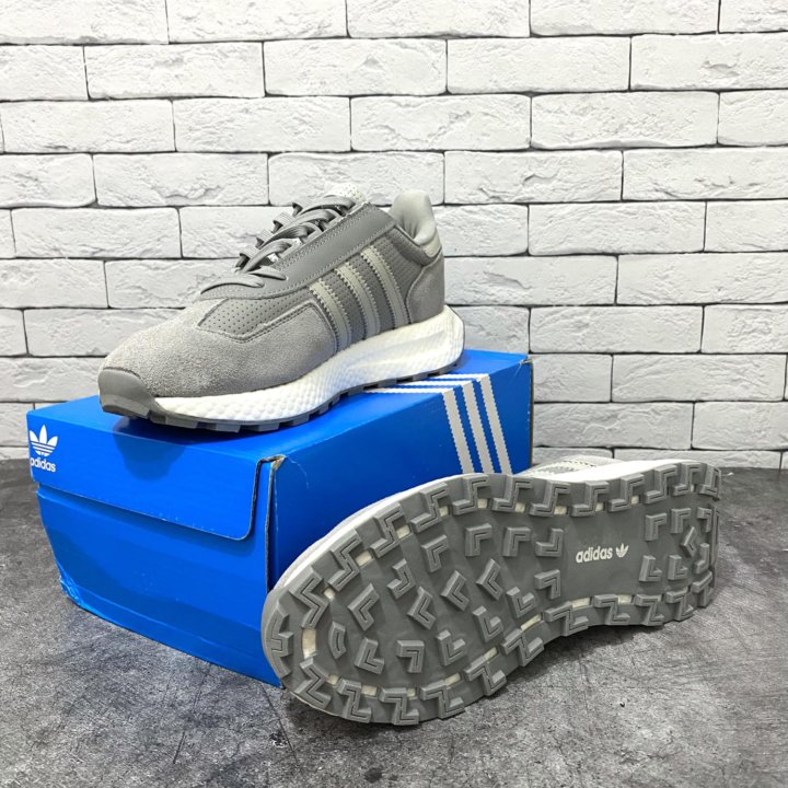 Кроссовки adidas retropy