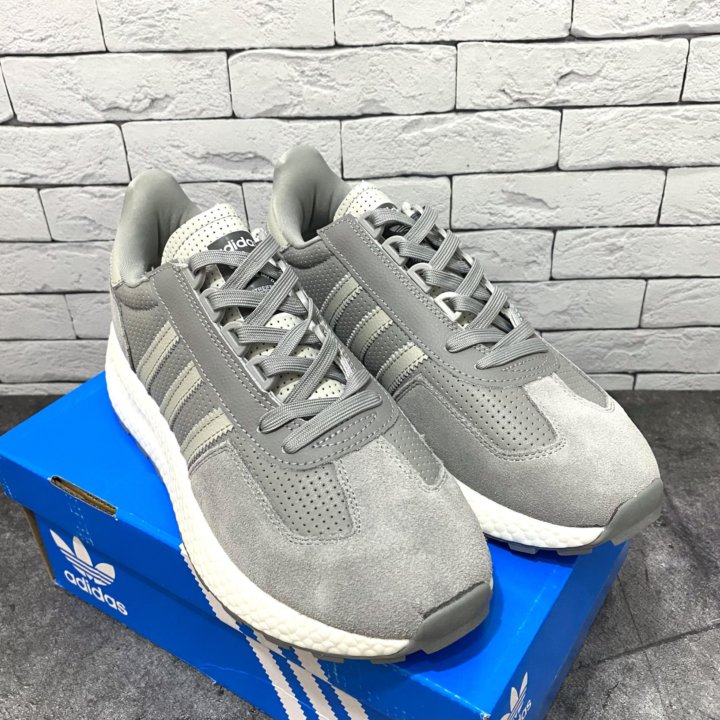 Кроссовки adidas retropy