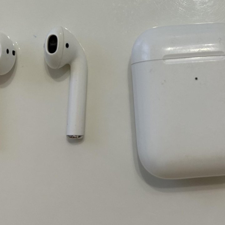 Наушники Apple AirPods