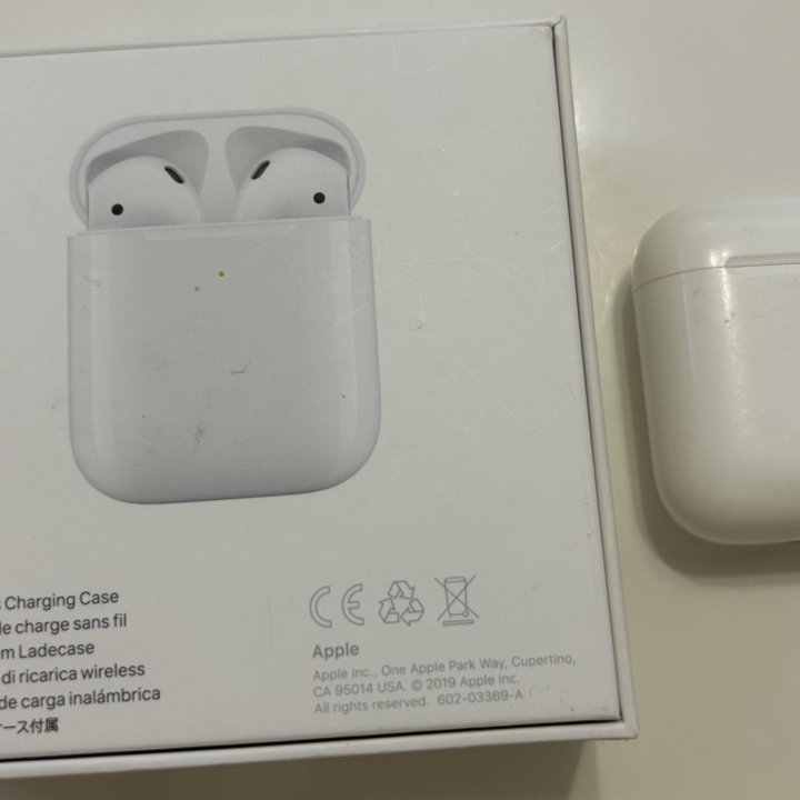 Наушники Apple AirPods