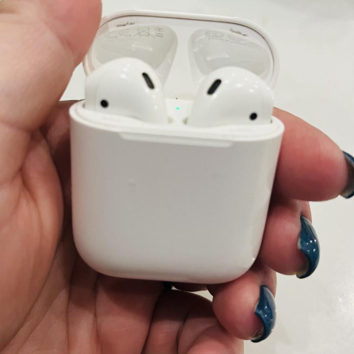 Наушники AirPods