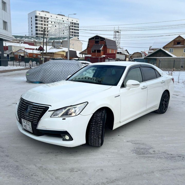 Toyota Crown, 2013