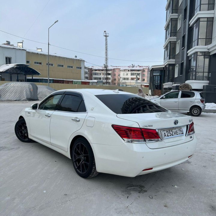 Toyota Crown, 2013