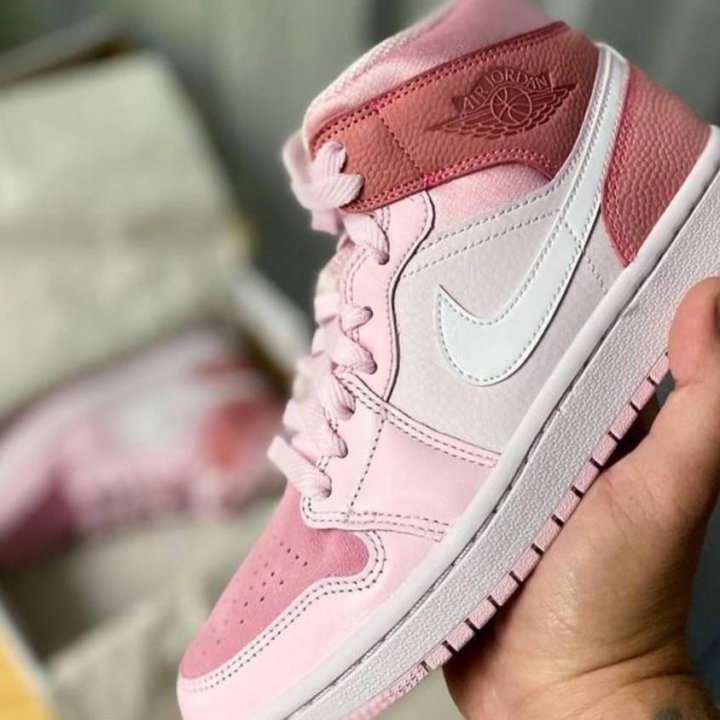 Кроссовки Nike Air Jordan 1 Pink (36-40)