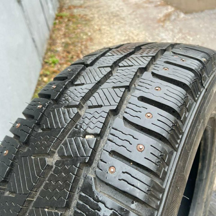 Michelin Agilis X-Ice North 215/65/16C