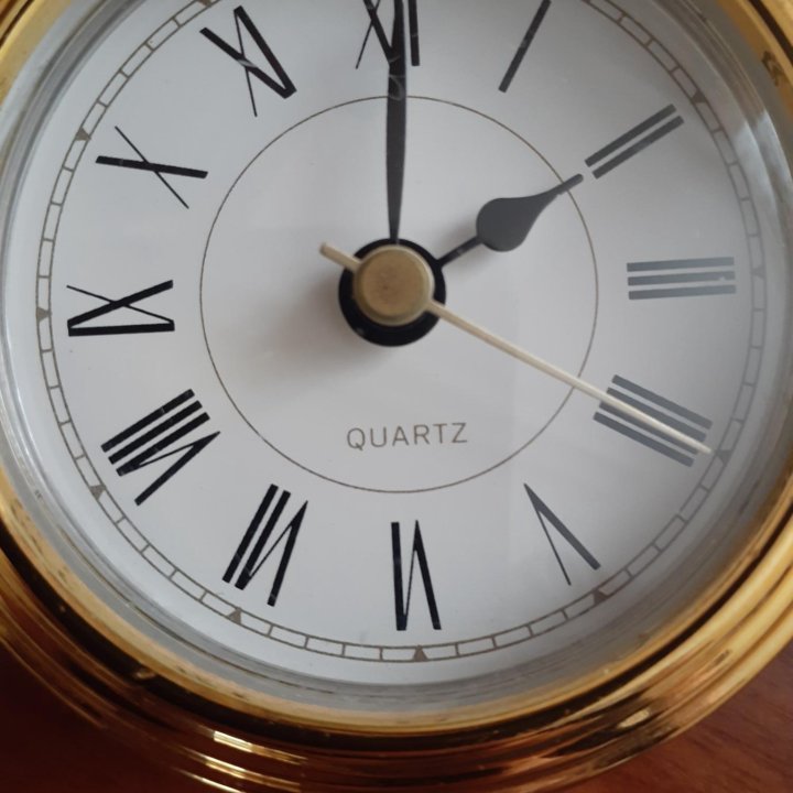 Часы QUARTZ