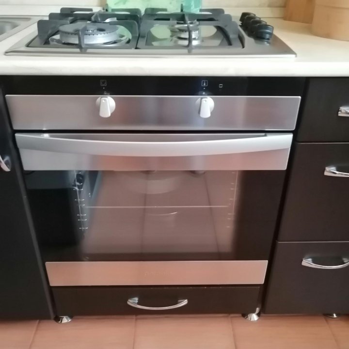 Варочная панель и духовой шкаф «Gorenje».