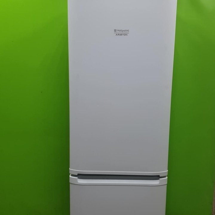 Двухкамерный холодильник Hotpoint Ariston