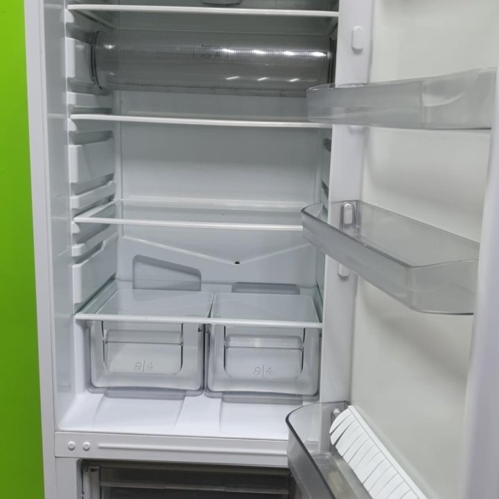 Двухкамерный холодильник Hotpoint Ariston