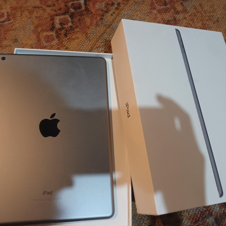 iPad (5-го поколения) 32 ГБ. Wi-Fi.