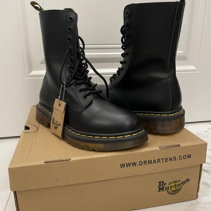 Dr. Martens 42