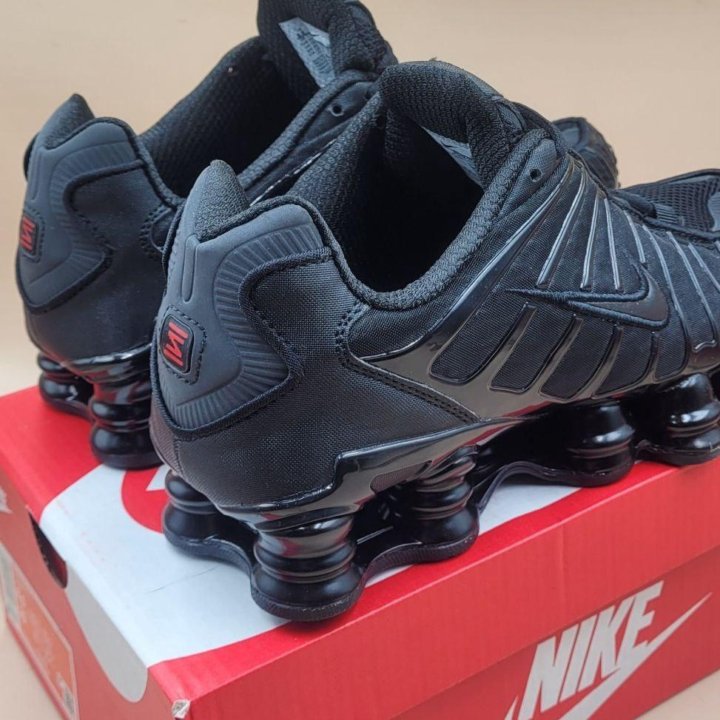 NIKE SHOX