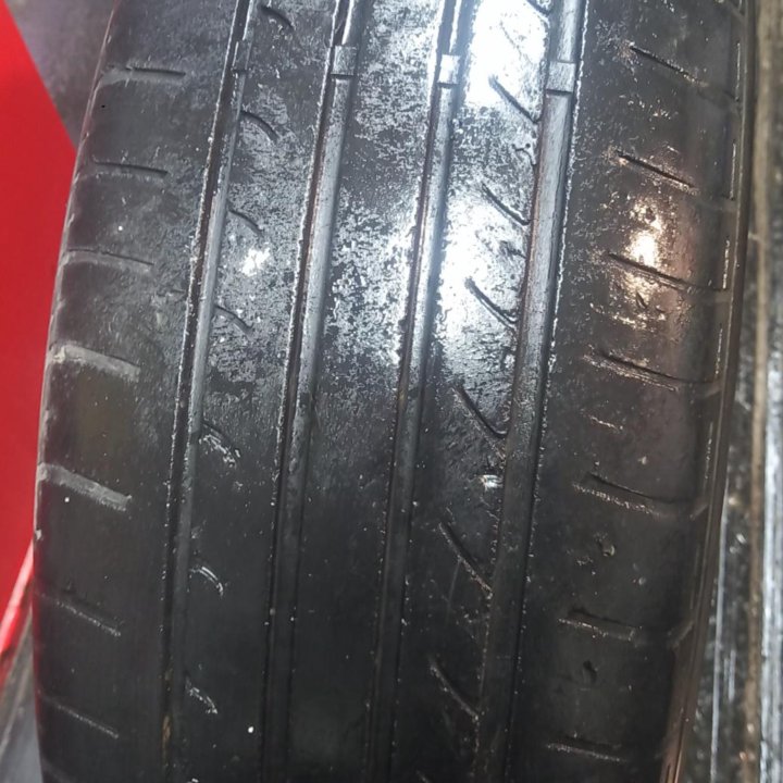 235 65 17 Maxxis Victra M-36 