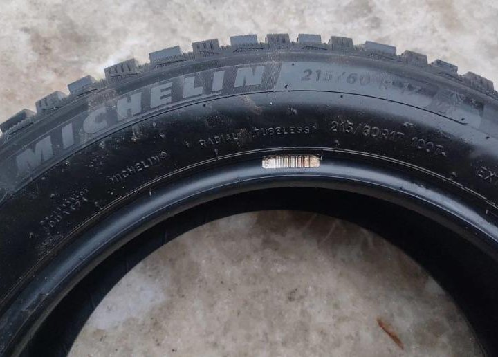 Michelin 215,60, R 17