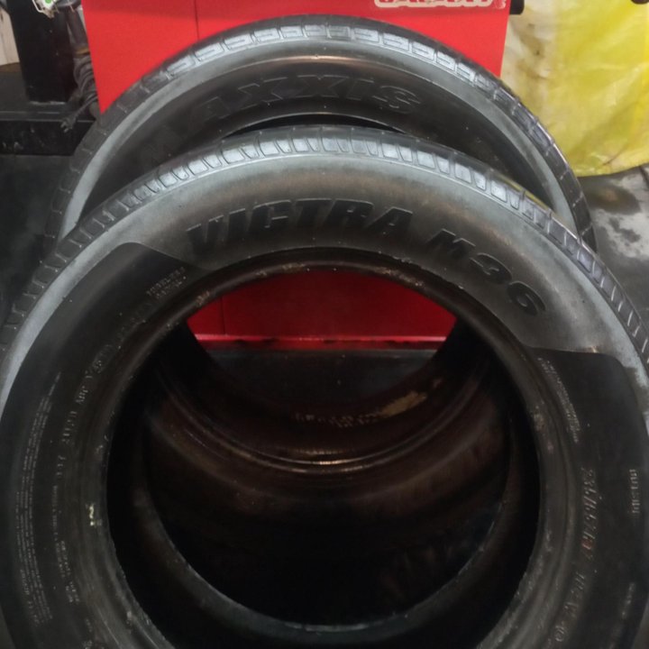 235 65 17 Maxxis Victra M-36 