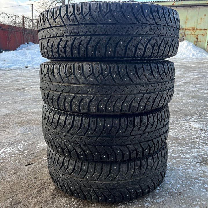 Зима Bridgestone Ice Cruiser 7000 215/65 R16 98T