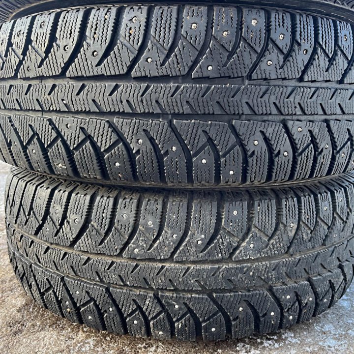 Зима Bridgestone Ice Cruiser 7000 215/65 R16 98T