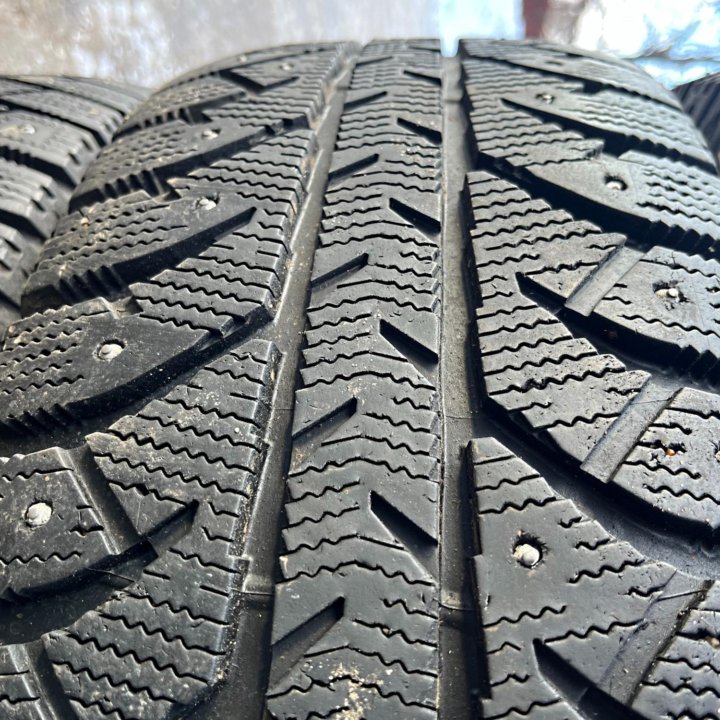 Зима Bridgestone Ice Cruiser 7000 215/65 R16 98T