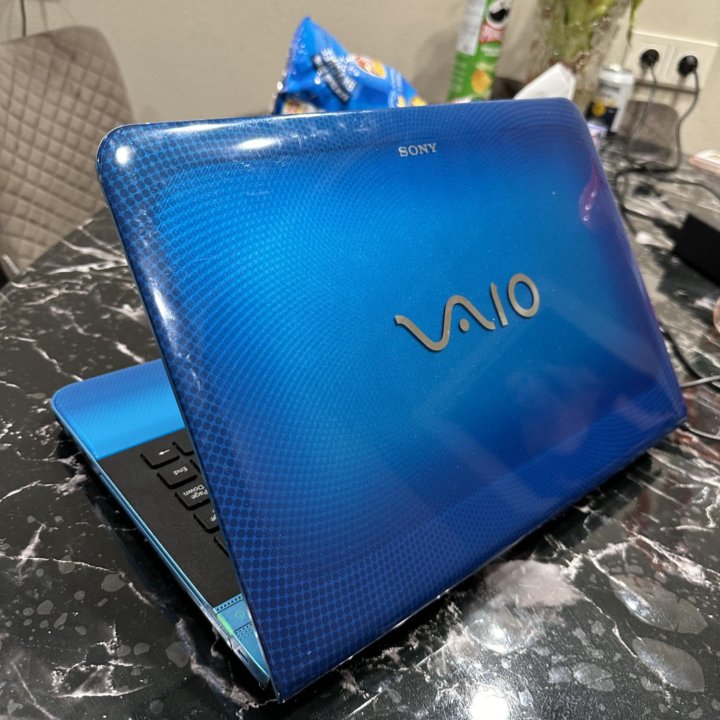 Яркий Sony Vaio PCG 14 Core i3/4/500/1gb/13.3