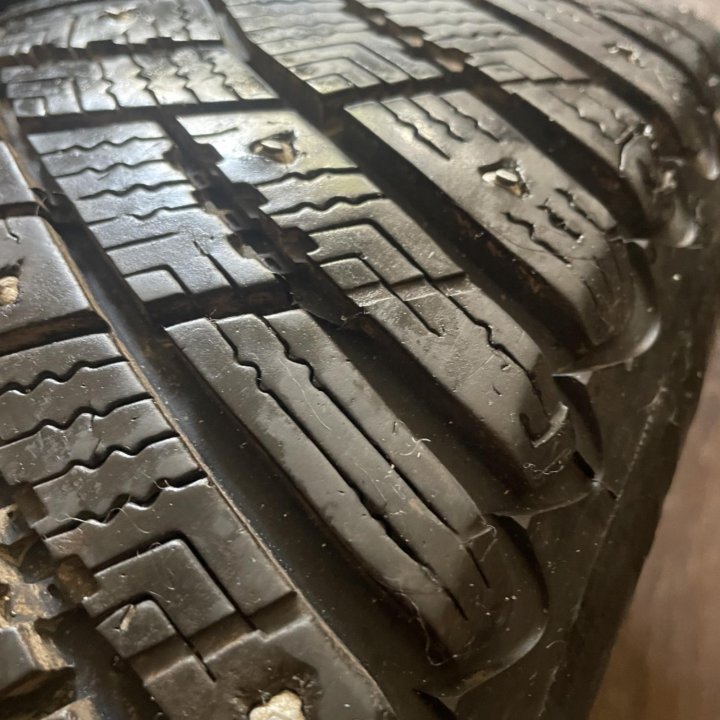 Шина зимняя Goodyear 185/65/15 1шт