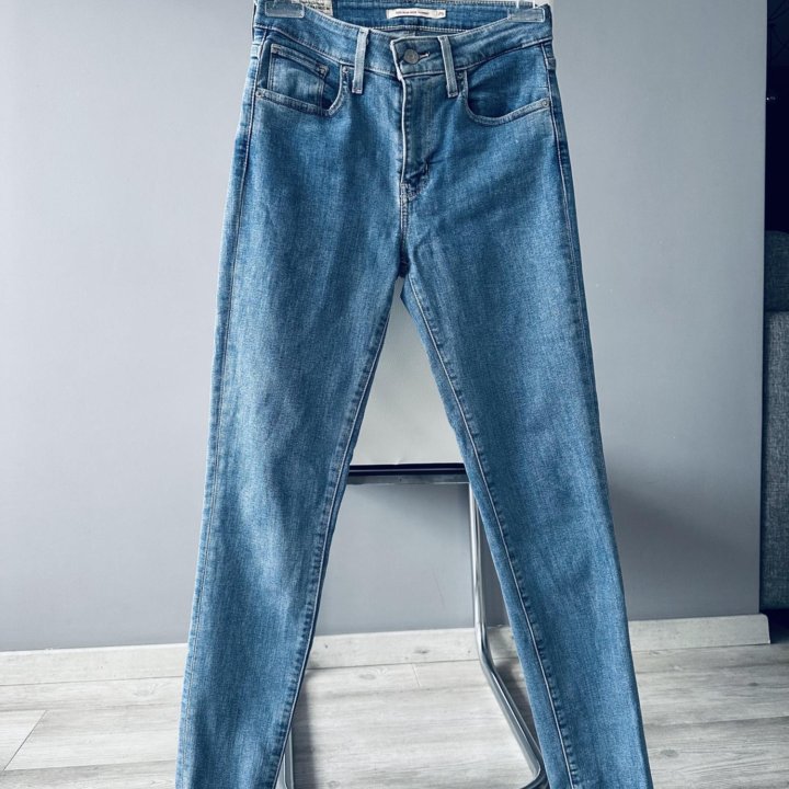 Брендовые женские джинсы скинни Levi's 721 р. 25