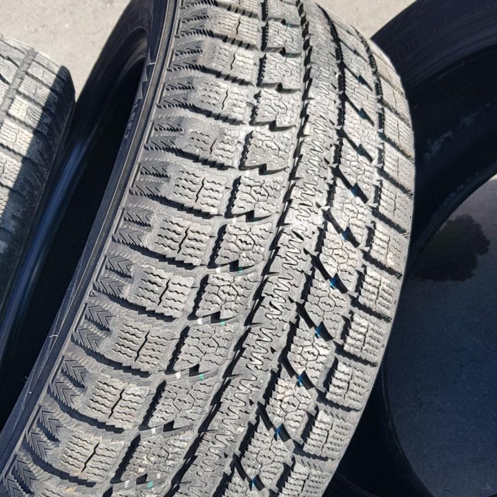 Toyo Observe GSi-5 235/55 R17