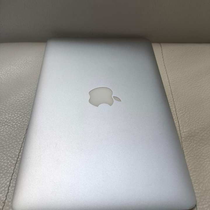 Macbook air 11 2011 CORE I5 1.8ghz -2.9ghz turbo /