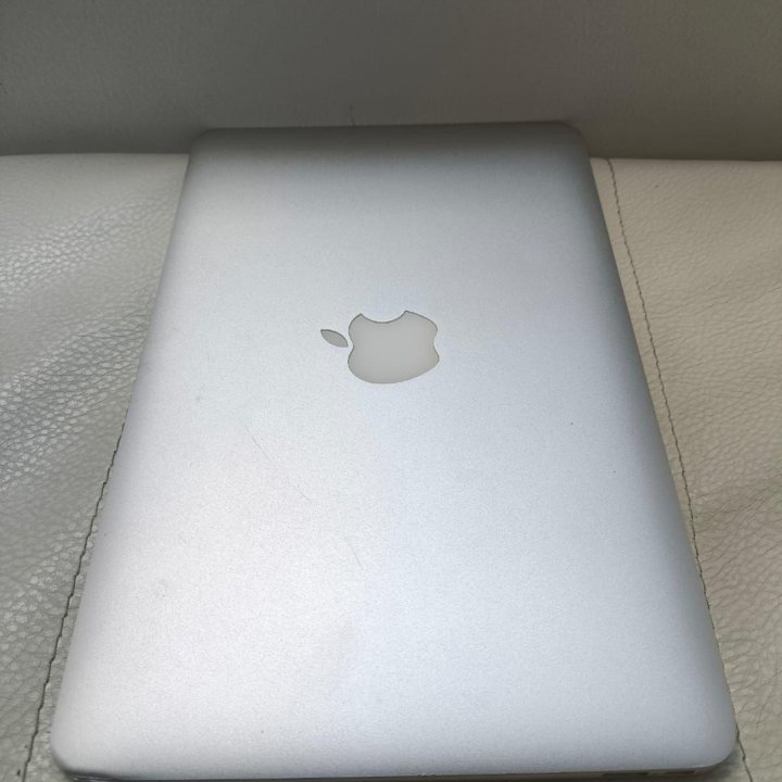 Macbook air 11 2011 CORE I5 1.8ghz -2.9ghz turbo /