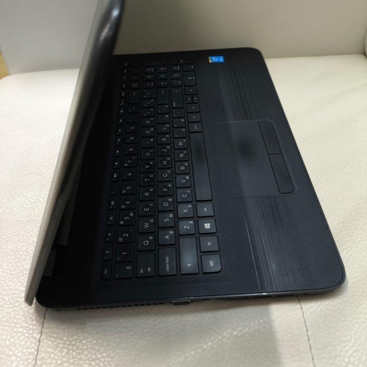 Hp 250 g7 CORE I3 7020u/8gb/256gb SSD/4gb video In