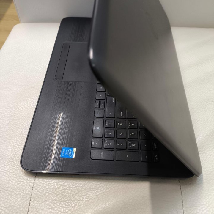 Hp 250 g7 CORE I3 7020u/8gb/256gb SSD/4gb video In