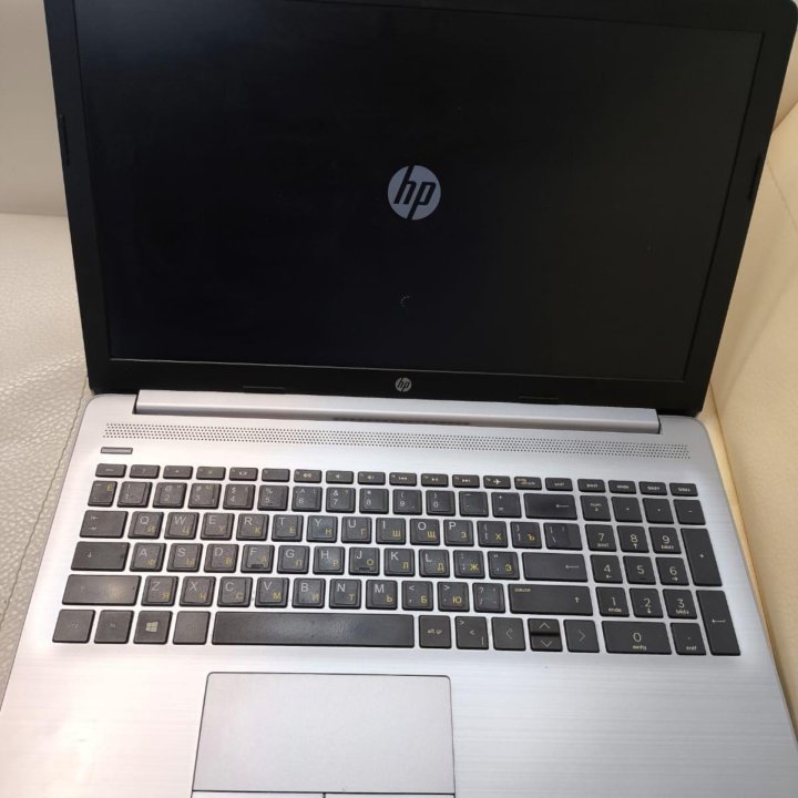 Hp 255 G5 AMD E1-6010/8gb/500gb hdd/2gb video AMD