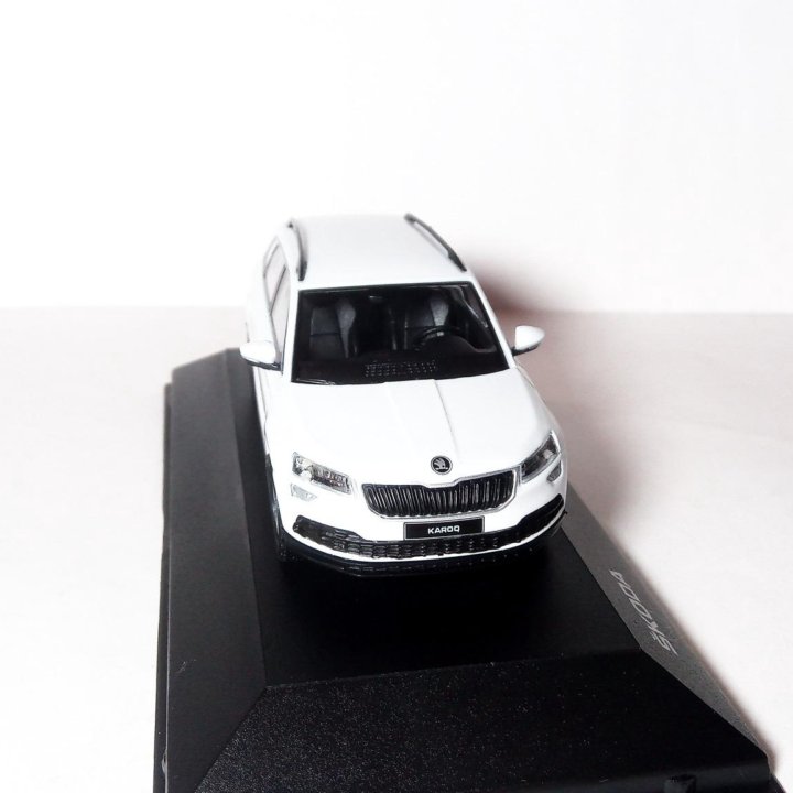 Skoda Karoq 2019 SUV 1/43 Шкода Карок 4х4 бел 1:43