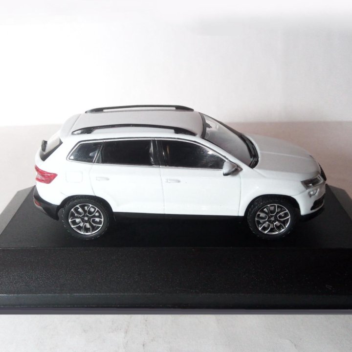 Skoda Karoq 2019 SUV 1/43 Шкода Карок 4х4 бел 1:43