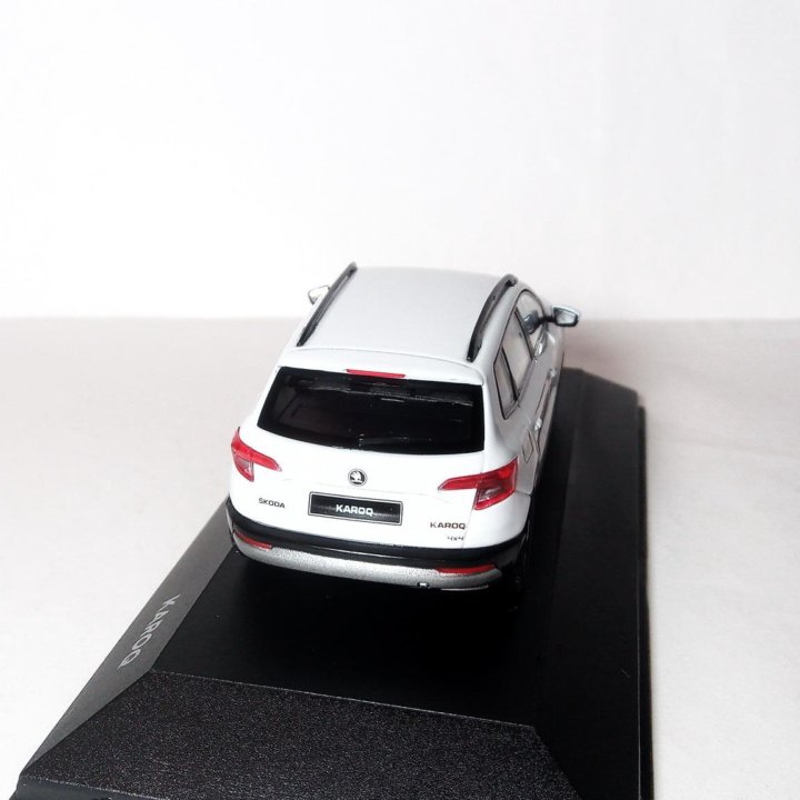 Skoda Karoq 2019 SUV 1/43 Шкода Карок 4х4 бел 1:43