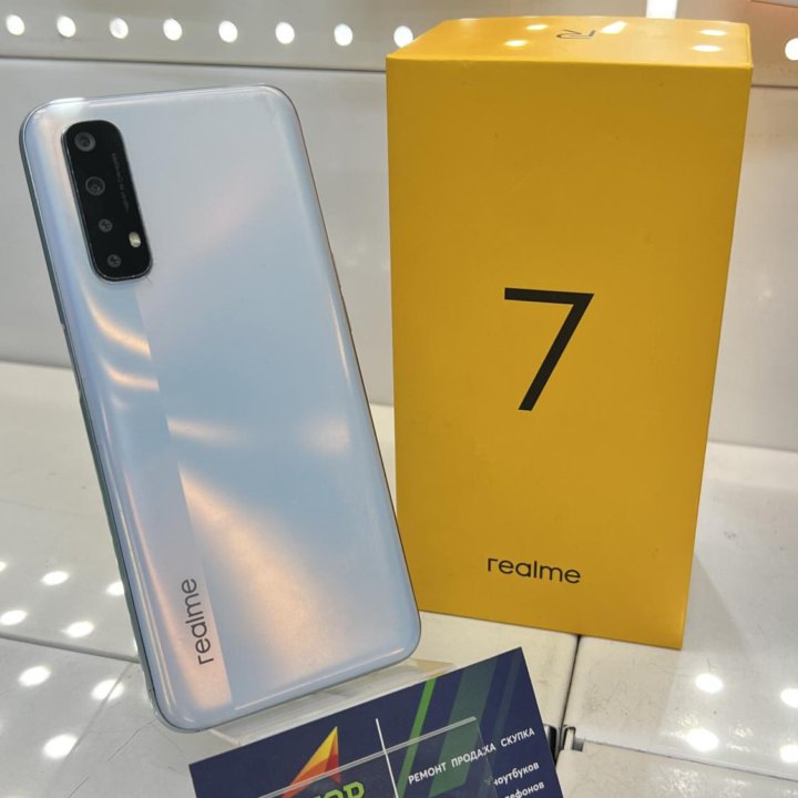 Телефон Realme 7