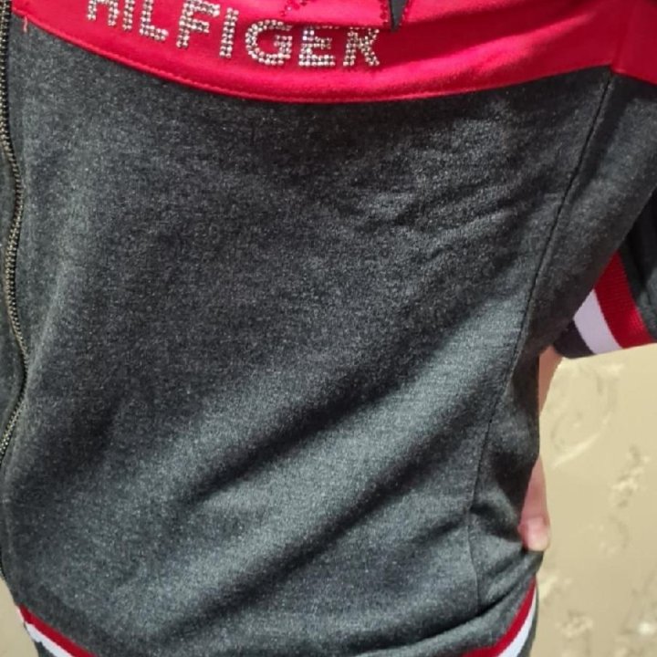 Tommy Hilfiger. костюмы