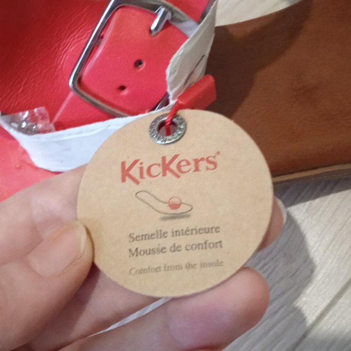 Новые кожаные босоножки Kickers