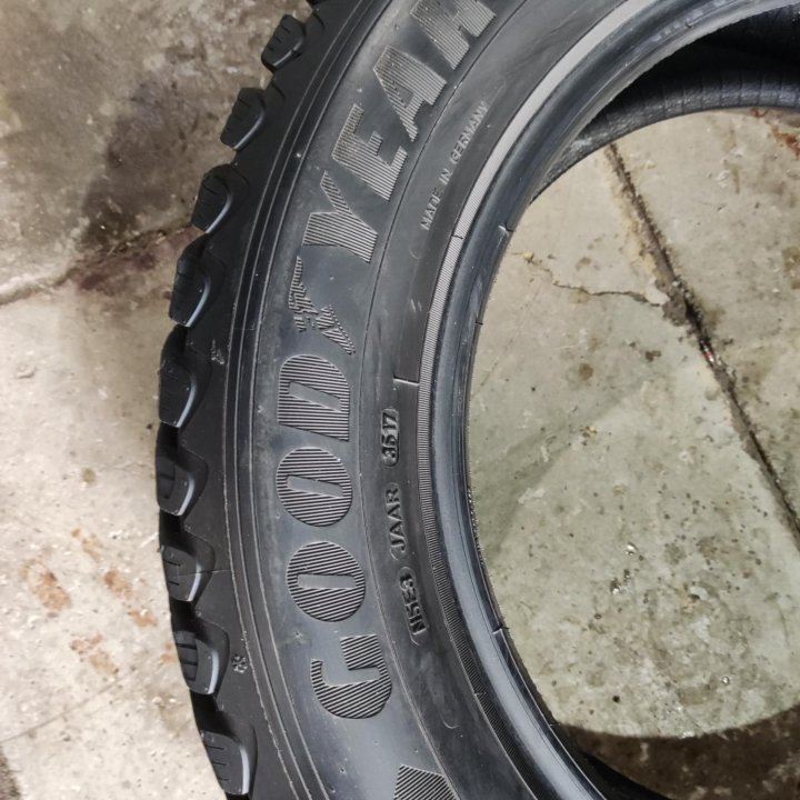 GOODYEAR 215/65 R17 зима 1шт.