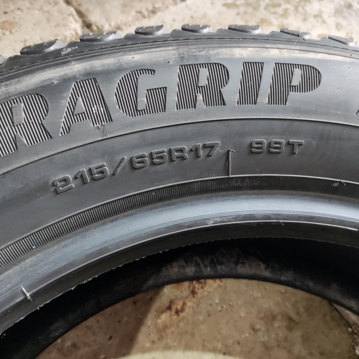 GOODYEAR 215/65 R17 зима 1шт.