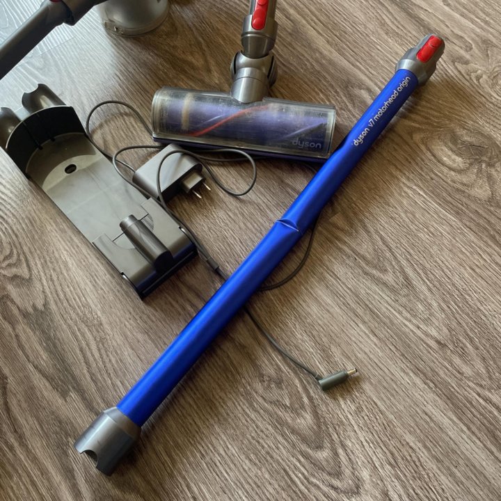 Dyson v7