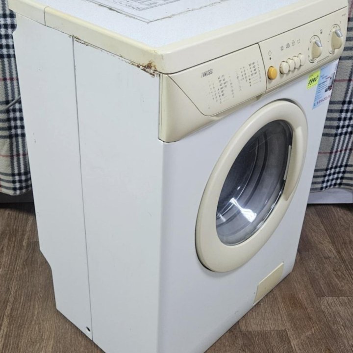 Продам стиральную машину Zanussi FV825N