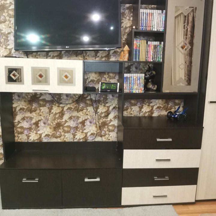 Стенка в гостиную б/у