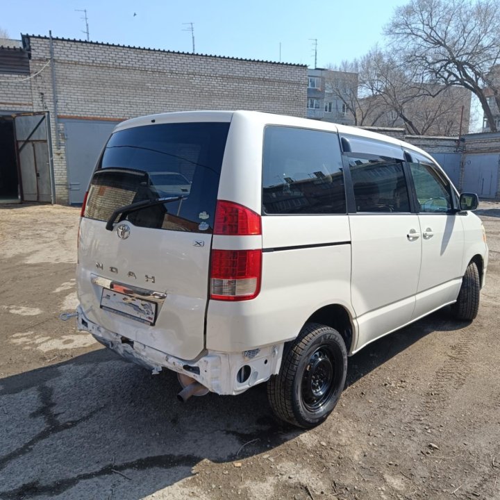 Toyota Noah, 2002