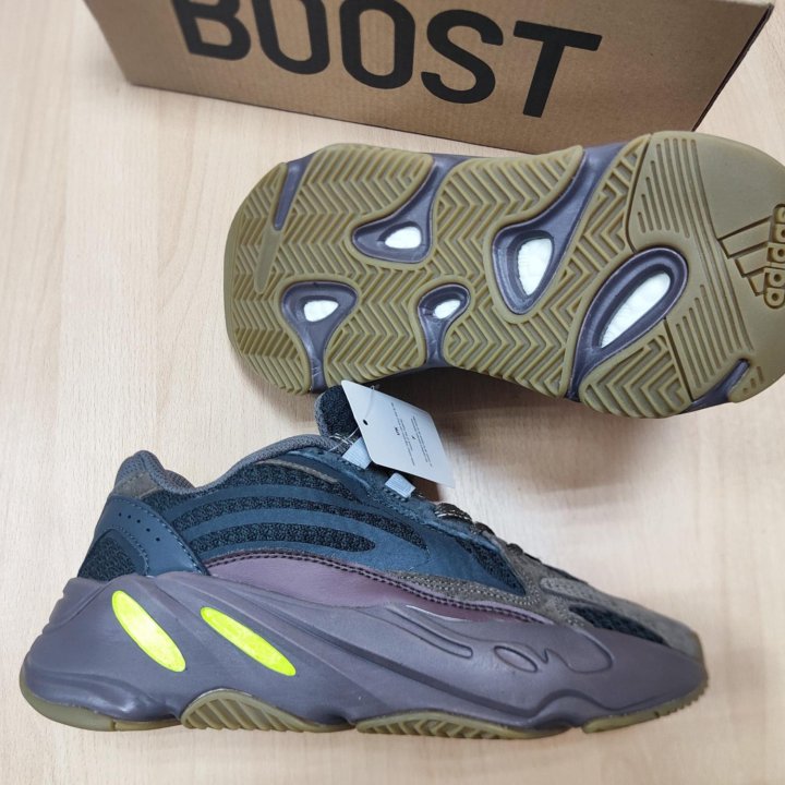 Кроссовки Adidas yeezy boost 700