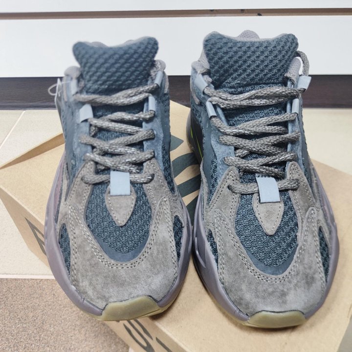 Кроссовки Adidas yeezy boost 700